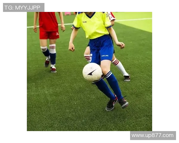 足球明星童年照大揭秘高清图片展现他们可爱瞬间